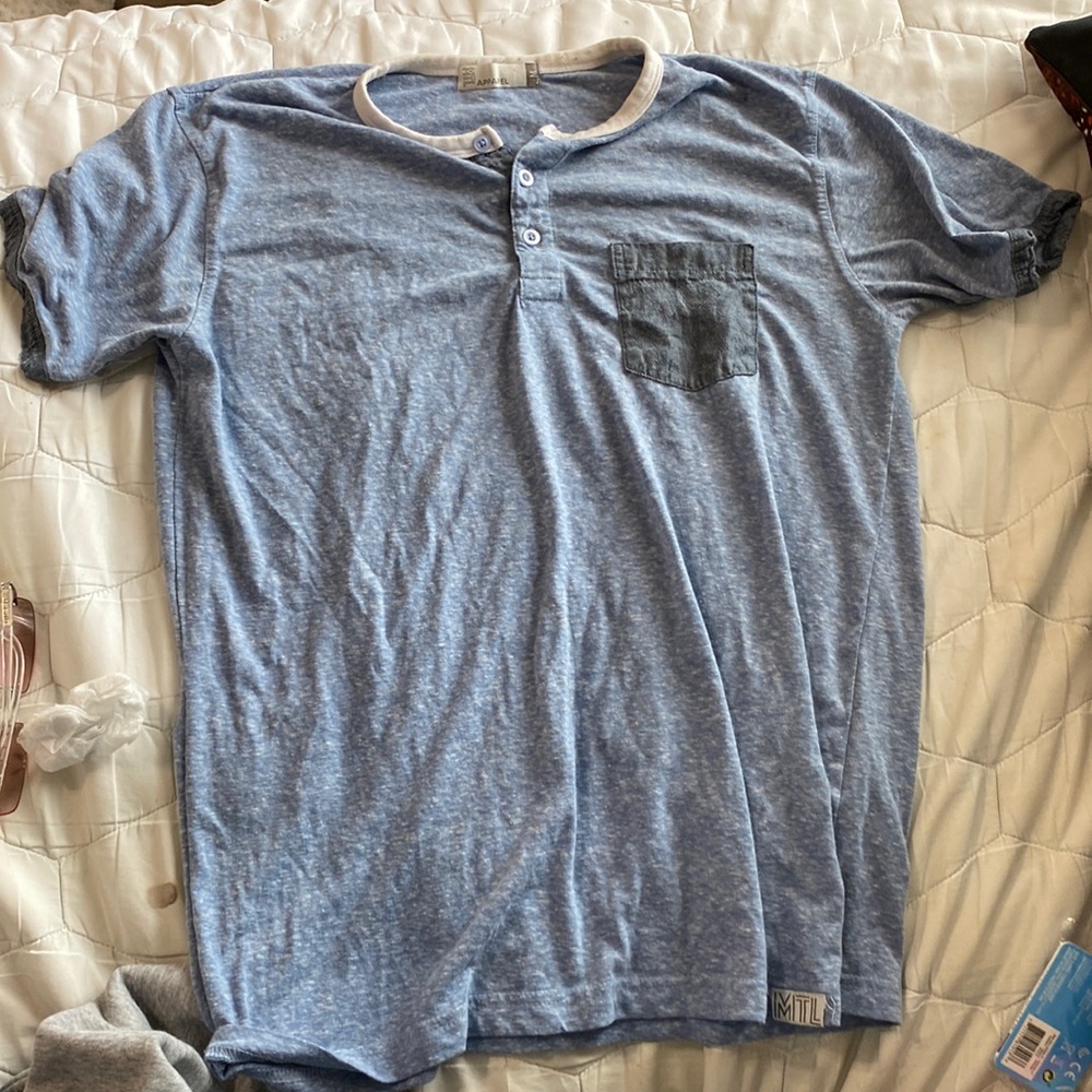 Button up shirt with pocket